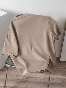 Manfinity Joysei 男士休闲字母刺绣卡其色麂皮宽松T恤，宽领设计，适合春夏穿着 - 卡其色 - 查看 6