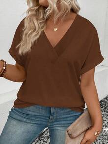 Selamara Áo thun tay ngắn cổ chữ V dáng rộng, cỡ lớn, thiết kế xắn tay, màu cà phê. - màu nâu - Xem 4