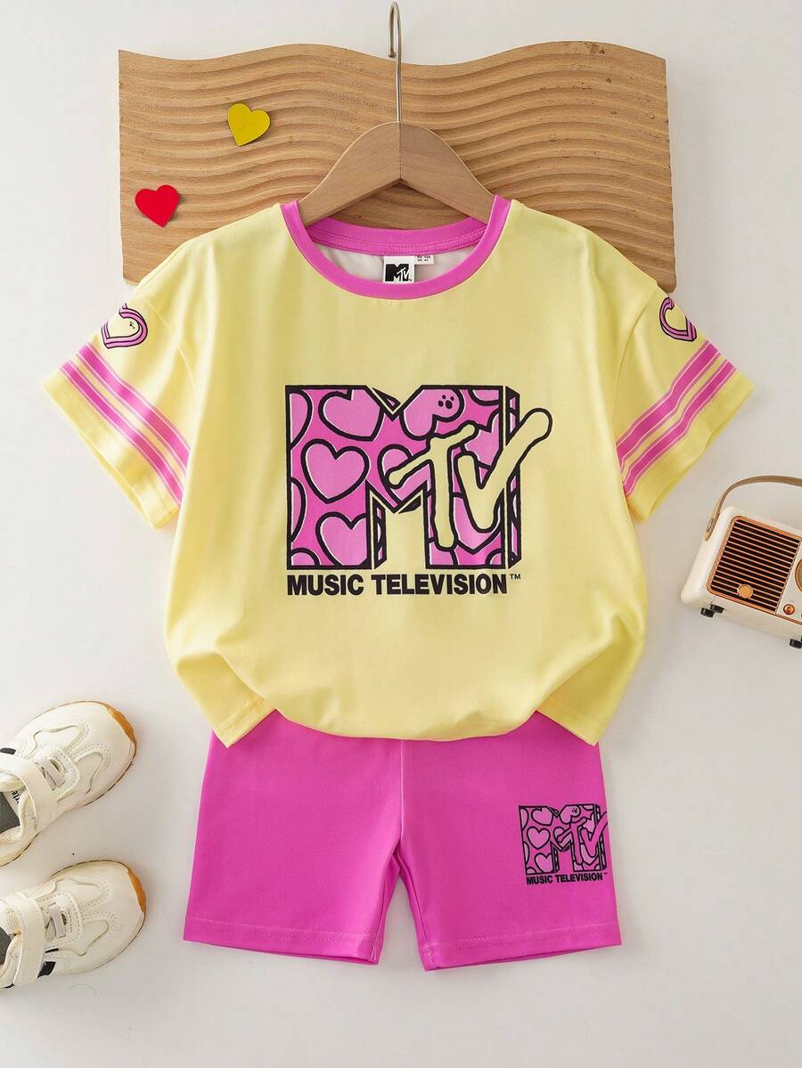 MTV | SHEIN طقم تي شيرت قصير الأكمام وشورت للفتاة الصغيرة، طراز كاجوال صيفي عصري بتصميم قلب وحرف مع خطوط متباينة - روز أحمر - مشاهدة 1