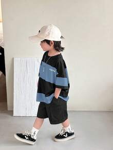 SHEIN 两件套男童时尚休闲百搭舒适套装，拼接撞色圆领T恤搭配宽松工装短裤，适合春夏穿着，日常穿着、运动、郊游、上学、聚会、度假、拍照等场合。 - 霧霾藍 - 查看 8