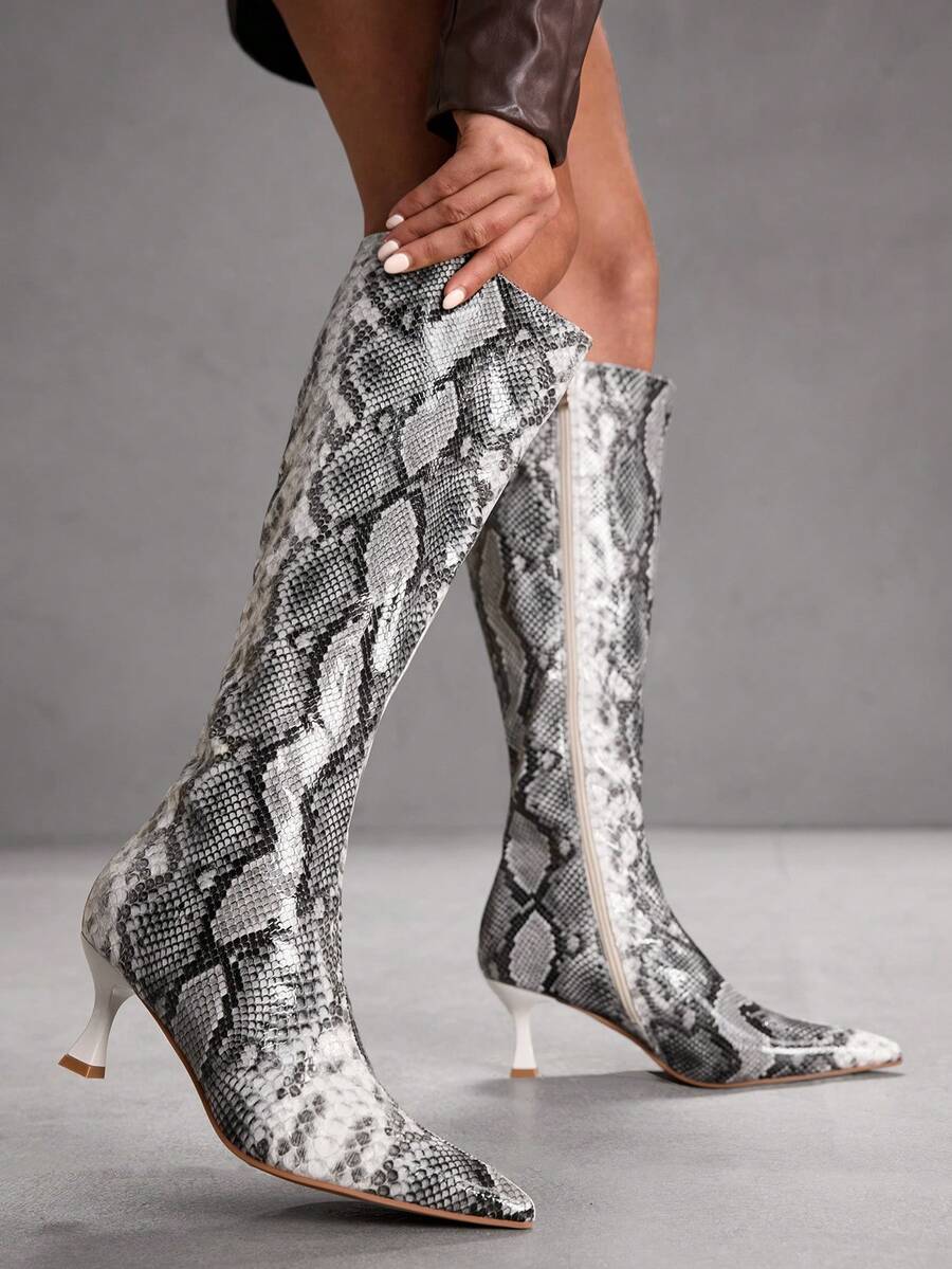 CUCCOO SZL Giày bốt cao đến đầu gối mũi nhọn họa tiết da rắn tối giản thanh lịch đa năng dành cho nữ, khóa kéo bên hông, kiểu dáng stiletto, thích hợp cho mùa Giáng sinh. - Đen và trắng - Xem 1