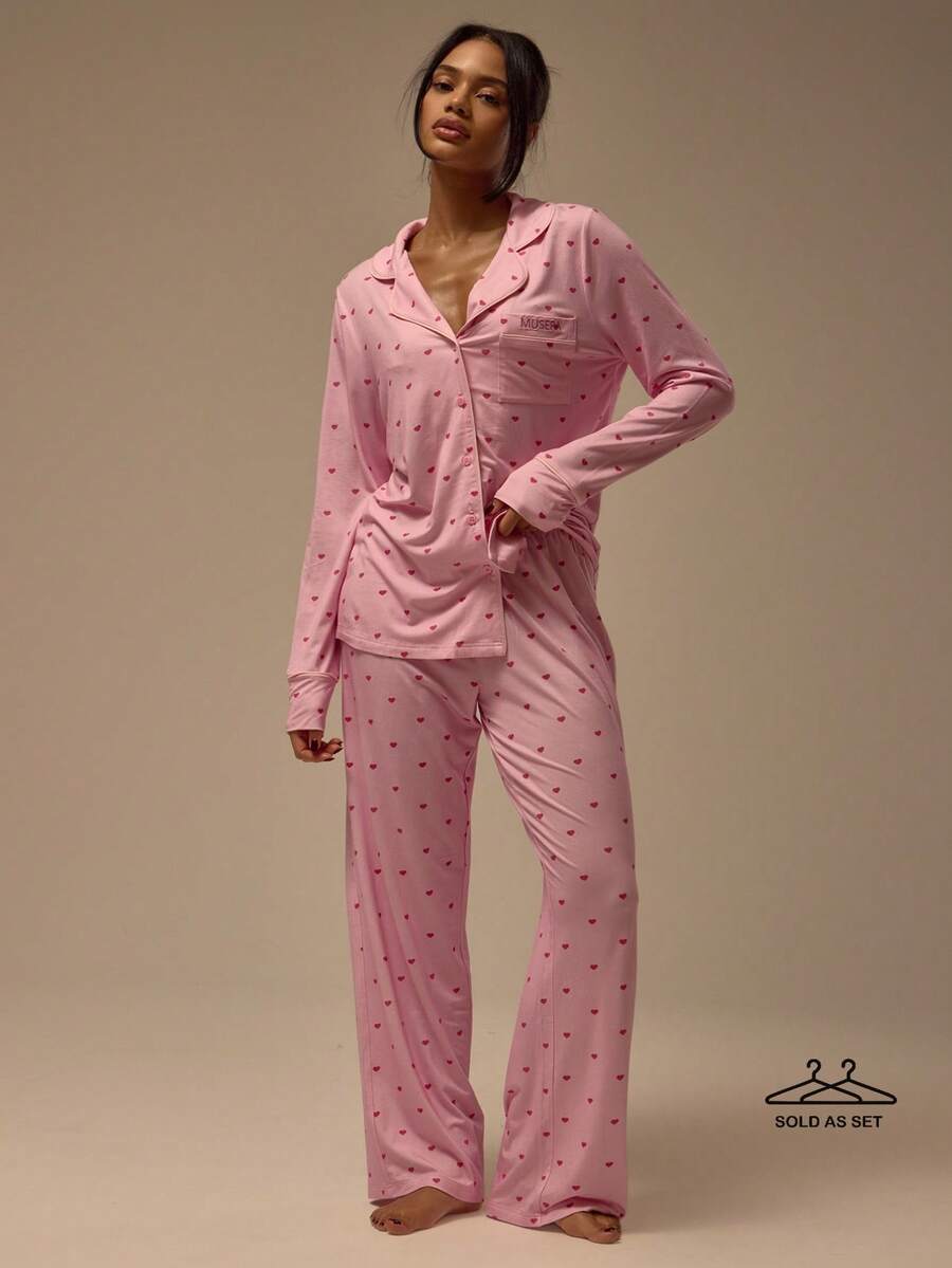 MUSERA ESSENTIALS Bộ đồ ngủ gồm áo dài tay cài cúc bằng vải modal in hình trái tim màu hồng và quần ống đứng cạp chun, đồ lót gợi cảm cho mùa đông, hẹn hò, buổi tối, kỳ nghỉ xuân. - Nhiều màu - Xem 1