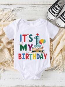 SHEIN Playful Pals Baju Terusan Bayi Laki-Laki Berlengan Pendek dengan Tulisan "Ulang Tahun Pertamaku", Cocok untuk Liburan Musim Semi/Panas - Putih - View 3