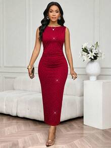 SHEIN Lady Vestido Longo Ajustado Plissado com Decote Redondo, Sem Mangas e Decoração de Strass em Cor Sólida para Mulheres - Vinho - Visão 6