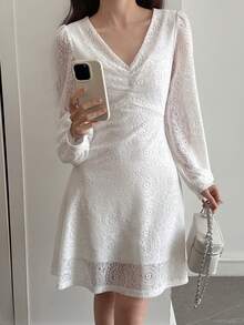 DAZY V领长袖镂空连衣裙，设计感十足的收腰A字短款连衣裙，女士春夏中长连衣裙 - 白色 - 查看 6