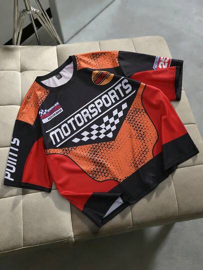 GENIUS ODE Camiseta de manga media con cuello redondo y bloques de color oversize para hombres, con estampado de elementos de carreras, estilo popular INS