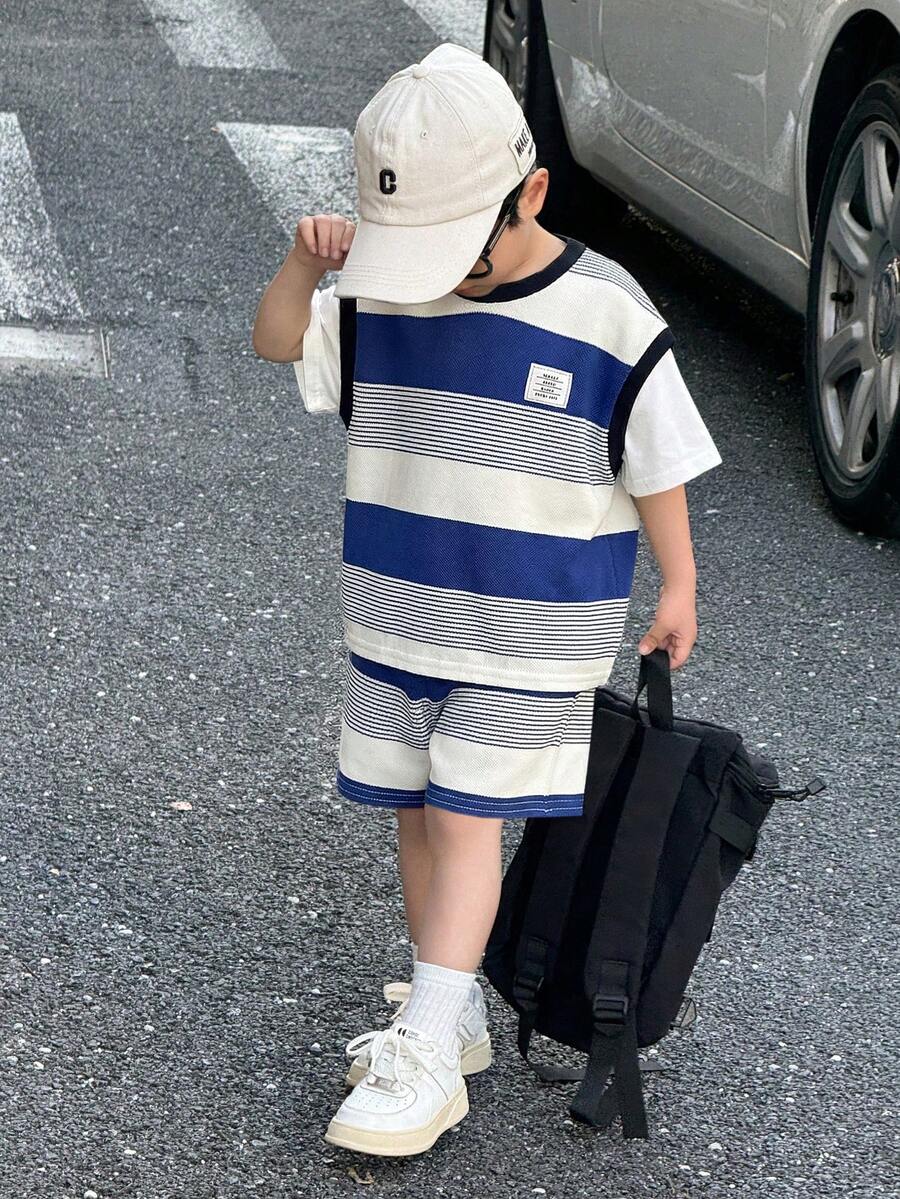 SHEIN Little Byeori 2件套男童休闲学院风舒适时尚简约百搭夏季可爱二合一条纹圆领T恤和松紧腰短裤套装，适合日常穿着、上学、外出、运动、春夏穿着，加厚抓绒面料 - 寶藍色 - 查看 1