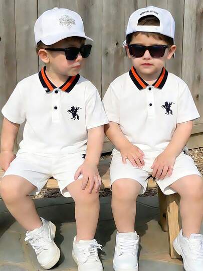 SHEIN 2 st/set Young Boys klassisk pikétröja med broderat mönster, krage och sportshorts