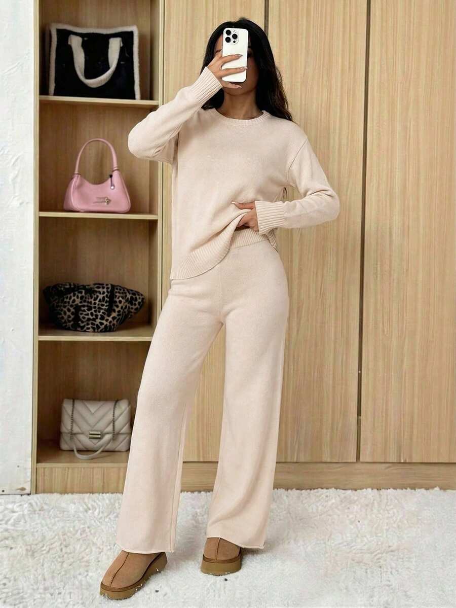 SHEIN PETITE Bộ trang phục thường ngày dành cho nữ, gồm áo len dài tay cổ tròn màu trơn và quần dài, thích hợp cho mùa thu/đông. - Màu be - Xem 1