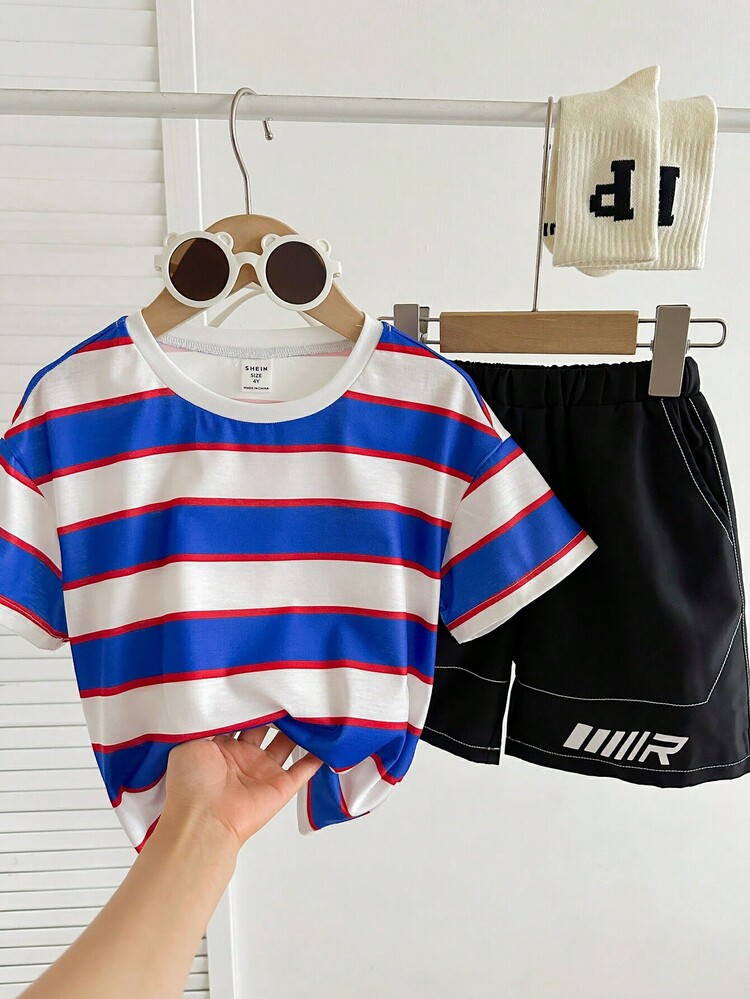 SHEIN Set de 2 piezas para niños pequeños con camiseta de rayas blancas y azules de hombros caídos y pantalones cortos negros, adecuado para deportes, primavera/verano - Negro - Añade 6