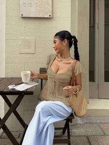 Serisse 女士纯色荷叶边上衣，扭纹前褶皱T恤，波西米亚风，可爱夏季上衣 - 卡其色 - 查看 3