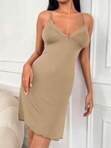 RueChic 蕾絲飾邊吊帶睡裙 - 米色 - 查看 5