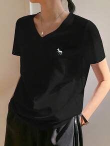 DAZY 女士V领刺绣休闲短袖T恤 - 黑色 - 查看 7