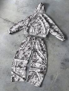 Manfinity Roghcode 男士街头风迷彩印花连帽衫套装，饰有3D刺绣英文字母签名，适合户外音乐节、休闲外出、送给男友/丈夫的礼物、周年纪念日礼物。Y2K风格男士服装，男士套装，男士街头服饰套装，Y2K运动服，男士迷彩两件套。 - 彩色 - 查看 2