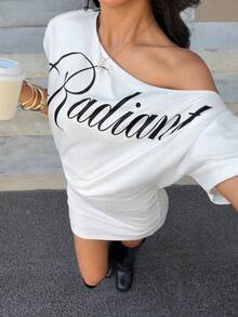 Muchica Vestido mini ajustado con estampado de letras blancas y hombro asimétrico para mujeres - Blanco - Ver 6