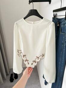 SHEIN Frenchy 女士圆领树叶印花不对称下摆时尚百搭日常灯笼袖衬衫 - 彩色 - 查看 4