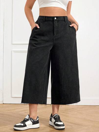 SHEIN CURVE+ Pantalones vaqueros de talle alto con bolsillos, pierna ancha, sueltos, de longitud 7/8, para mujer de talla grande, ideales para primavera-verano, carnaval, ir al trabajo, vacaciones, graduación, estilo Y2K, fiesta, boda, elegante y casual. Pantalones vaqueros de talle alto, pierna ancha, con bajo deshilachado, de mezclilla negra casual, de longitud cropped, minimalistas, cómodos para ir al trabajo, elegantes y de moda para el Día de la Mujer.