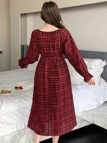 DAZY Robe de nuit longue à manches longues avec taille cintrée, motif à carreaux. Vêtement de nuit pour femmes - Rouge - Voir 2