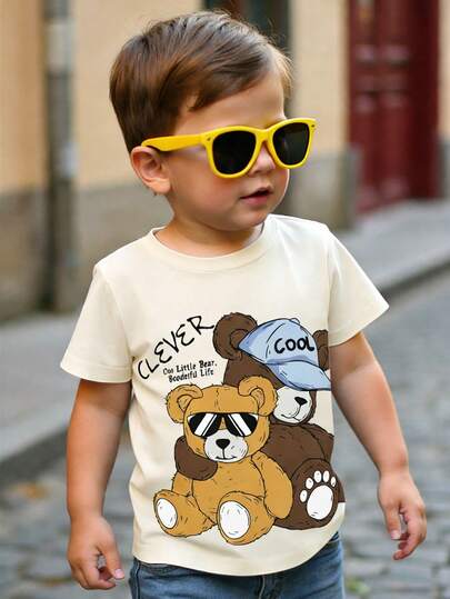 Playful Pals SHEIN 男童休闲简约可爱小熊印花舒适浅杏色针织圆领短袖T恤，适合春夏穿着，居家休闲、户外活动、上学等场合。
