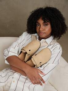 Solecia 女士时尚厚底拖鞋，圆头方扣，配套鞋子 - 卡其色 - 查看 3