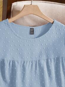 Rusticease Blus Peplum Panjang Ukuran Plus Warna Biru Muda dari Kain Tenun dengan Lengan Pendek Bergelombang dan Hem Berkerut untuk Wanita Ukuran Plus - Baby Blue - View 6
