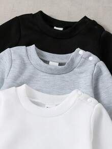 SHEIN Vintaside Kids 男婴圆领长袖纯色连体衣三件套，黑色、白色和灰色可选，时尚简约，图案设计搭配优雅纯色，宽松版型适合不同体型。三件套包含一件连体衣上衣和三条无腰带长裤，适合多种场合：户外玩耍轻松自在；居家休闲舒适；运动时灵活自如。 - 彩色 - 查看 7
