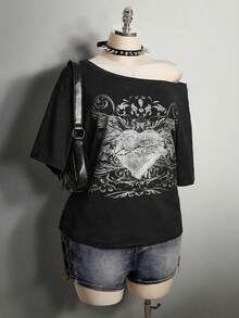 SHEIN ICON Camiseta Assimétrica de Ombro Larga com Estampa de Coração Punk GRUNGE para Mulheres Plus Size - Preto - Visão 7