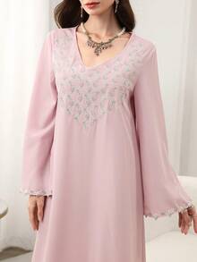 Yasmyna Bata larga y holgada con cuello en V bordado, estilo árabe de Oriente Medio, color rosa claro - Rosa - Ver 5