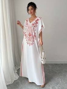 Rafferiza Gaun Maxi Kaftan Wanita Motif Tanaman Merah Sederhana dengan Leher V Dalam, Lengan Pendek Model Batwing, dan Detail Belahan Samping - Merah - View 4