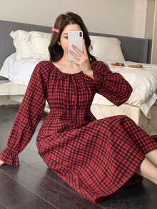 DAZY Robe de nuit longue à manches longues avec taille cintrée, motif à carreaux. Vêtement de nuit pour femmes - Rouge - Voir 5