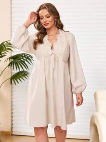 Rosumi 大码女士撞色蕾丝深V领系带长袖优雅连衣裙 - 杏色 - 查看 4