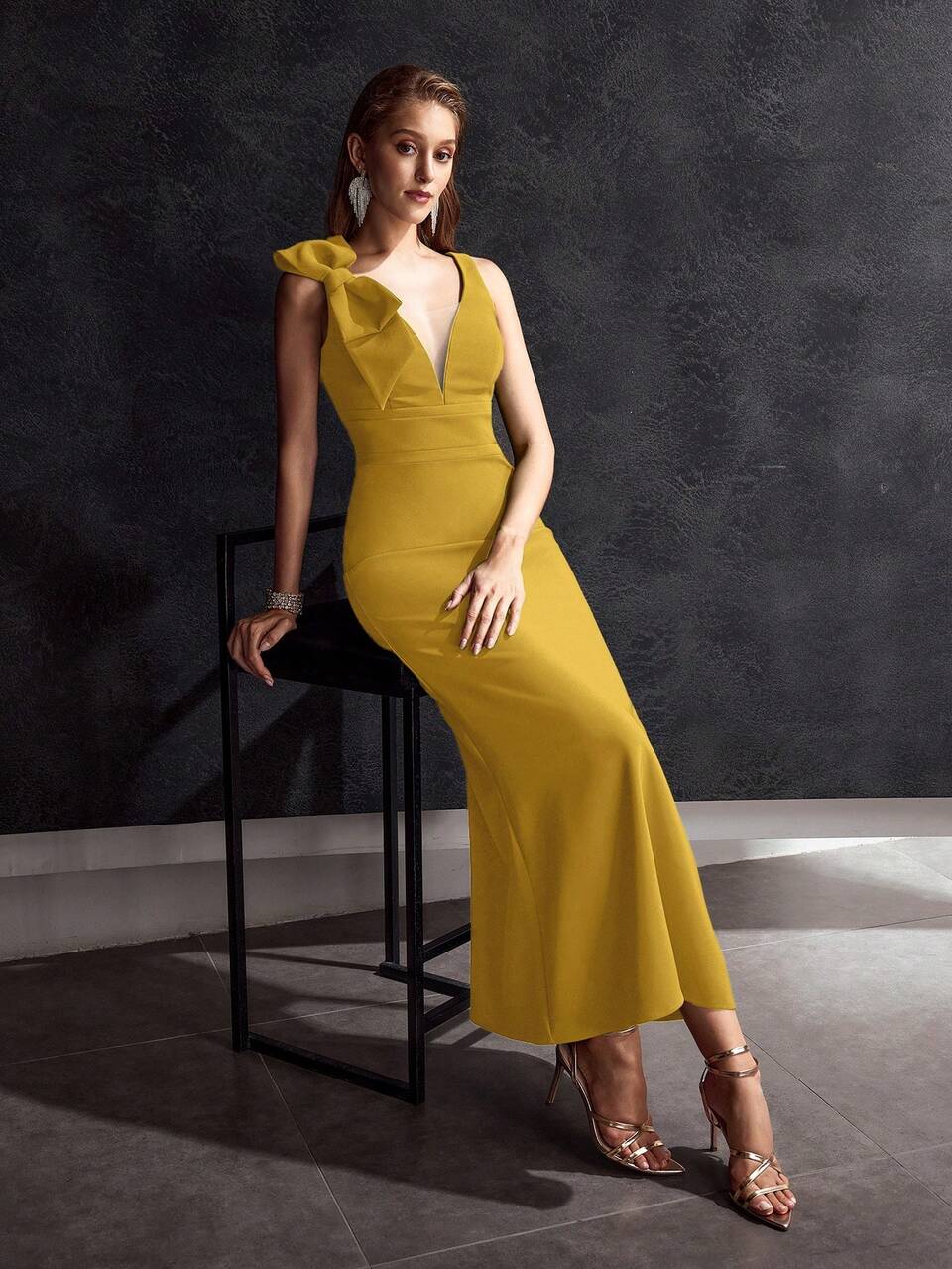 MOTF Soiréza DEEP V-NECK BIG BOW DETAIL MERMAID HEM PROM DRESS