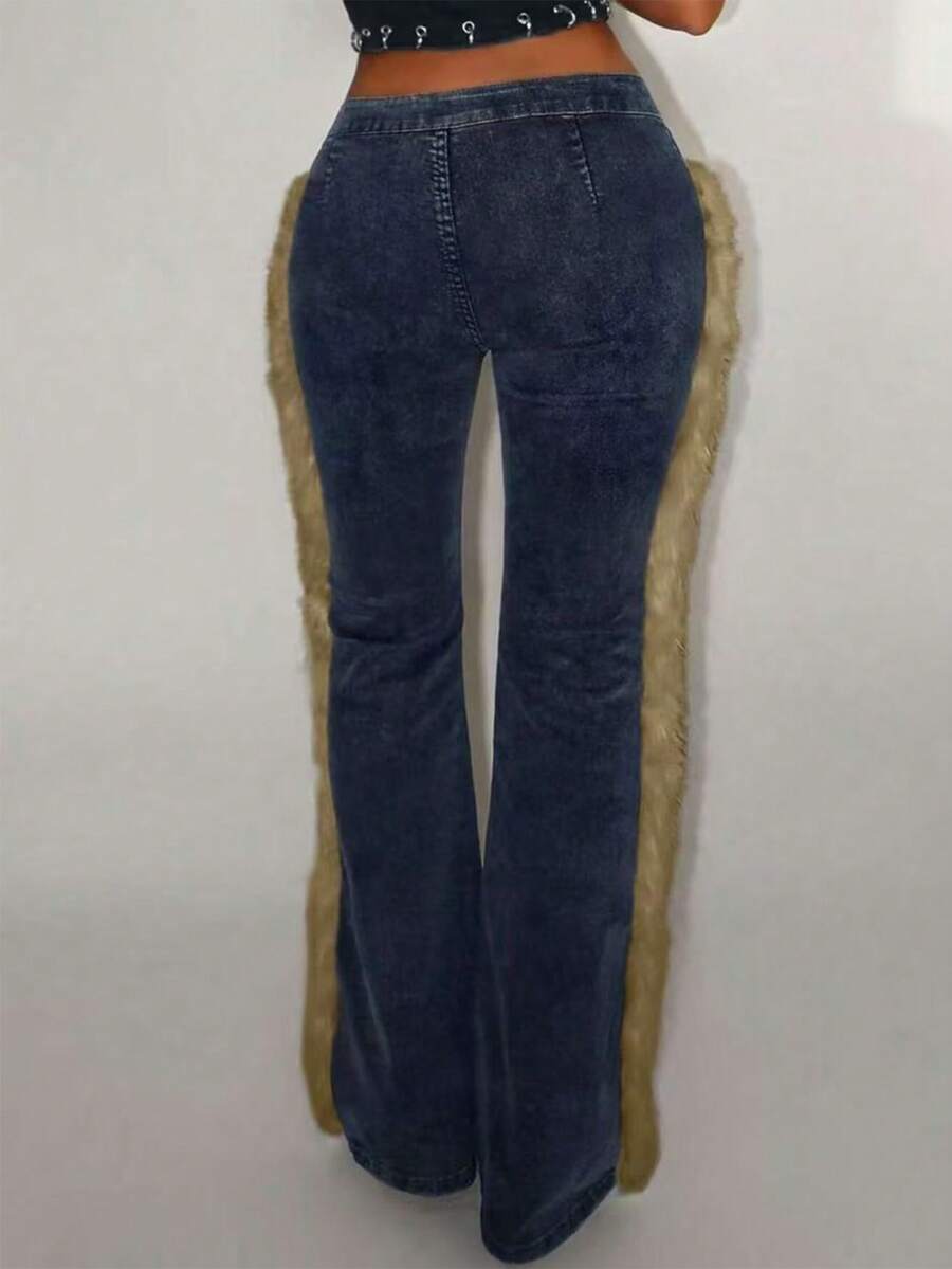 Jeanoix Quần jeans ống loe phối màu tương phản với chất liệu giả lông thú dành cho nữ - Rửa tối - Xem 1