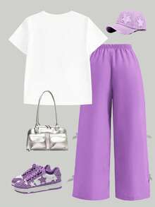 Genkimix Kids 这款少女时尚圆领涤纶修身短袖上衣搭配长款运动裤，饰有蝴蝶结和蕾丝图案，是春夏返校季的理想之选。红色两件套包括：红色蕾丝蝴蝶结白色珍珠蝴蝶结刺绣圆领短袖T恤，搭配白色罗纹腰带和白色罗纹边饰红色休闲裤。适合女孩日常穿着，休闲时尚，通勤、上学、外出、夏季穿着皆宜，也可作为优雅的派对礼服。 - 淡紫色 - 查看 2