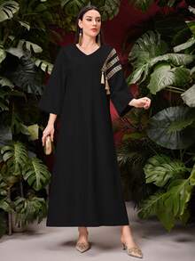 Al Najma Gaun Maxi Arab Model V-Neck Longgar dengan Lengan 3/4 dan Hiasan Rumbai Patchwork - Hitam - View 6
