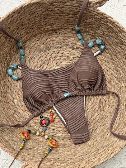 Swim Vcay 女士夏季深棕色比基尼套装，肩带饰有蓝色珠子，波浪纹理面料，下装饰有同色珠饰滚边，修身剪裁，适合海滩、泳池、度假等场合。