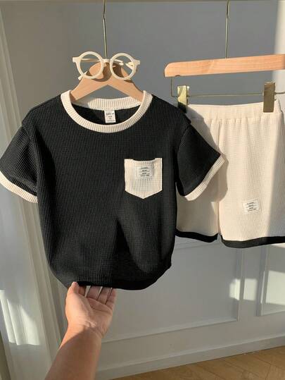 SHEIN 2件套男童休闲纹理口袋圆领罗纹边短袖T恤和短裤针织套装