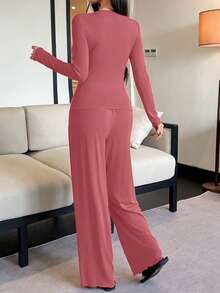 DAZY 两件套纯色舒适针织修身长袖V领T恤和直筒长睡裤女士睡衣套装 - 粉色 - 查看 2