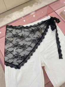 Joivida 1PC Women's Vintage Bohemian Lace Triangle Scarves Soft Black Ruffled Edges Elegant Hippie Style For Christmas Halloween Thanksgiving Easter Valentine's Day Parties Festival Accessories - Multicolor - View 4