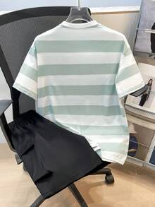 SHEIN 2件套青少年男童休闲条纹弹力圆领短袖T恤和工装短裤套装，适合通勤、上学、日常休闲、运动、春夏穿着。 - 薄荷綠 - 查看 2