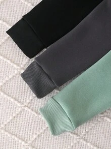 SHEIN Vintaside Kids 男婴纯色圆领长袖连体衣三件套，黑色、白色和灰色可选，时尚简约，图案设计优雅，宽松版型适合各种体型。三件套包含一件连体衣上衣和三条无腰带长裤，适合多种场合：户外玩耍轻松自在；居家休闲舒适；运动灵活；秋冬季穿着皆宜。 - 彩色 - 查看 5