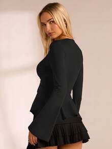 SHEIN Glamour Áo thun cổ chữ V sâu màu nâu tối giản gợi cảm, tay áo loe nhún bèo thắt eo. - màu đen - Xem 3
