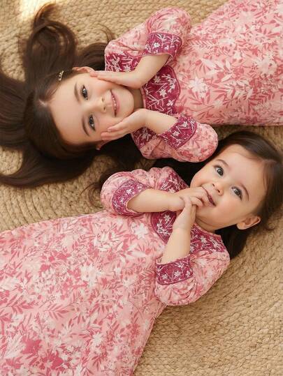 SHEIN 一件女婴可爱百搭休闲碎花图案节日花瓣领前襟钻石蝴蝶结浅紫色宽松连衣裙长袍，舒适休闲百搭，时尚日常穿着，适合生日派对、晚宴、演出、婚礼、洗礼、开幕式等室内外场合，也适合日常穿着、运动、玩耍、聚会、拍照、度假、节日等，适合春、秋、冬季穿着。