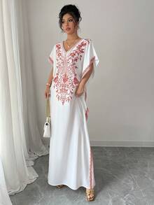 Rafferiza Gaun Maxi Kaftan Wanita Motif Tanaman Merah Sederhana dengan Leher V Dalam, Lengan Pendek Model Batwing, dan Detail Belahan Samping - Merah - View 3