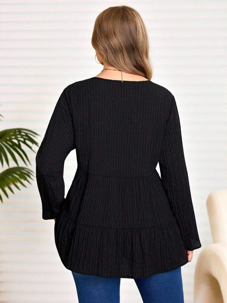 Camisa Casual de Manga Longa Preta com Gola Quadrada, Recortes e Detalhes em Renda, Plus Size