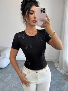 SHEIN Elenzya 女士优雅休闲甜美蝴蝶结装饰时尚3D圆领短袖T恤，适合女士派对、约会、工作通勤、毕业季、返校季、毕业典礼、教师节、情人节、感恩节、返校季、日常穿着、春夏、蝴蝶结短袖T恤 - 黑色 - 查看 5