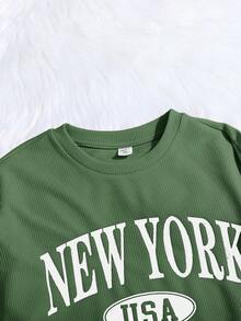 SHEIN Bộ 2 món đồ dệt kim thường ngày in họa tiết tiếng Anh dành cho nữ tuổi teen, áo thun và quần short rộng rãi. - màu xanh lá - Xem 4