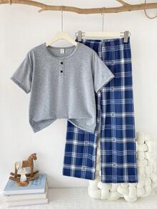 两件套时尚休闲男童套装，包括灰色短袖上衣和复古蓝色格子宽松直筒裤，家居服 - 彩色 - 查看 1