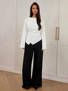 Aloruh 女士秋冬新款时尚通勤腰部褶皱不对称下摆长喇叭袖V领套头衫 - 白色 - 查看 3
