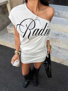 Muchica Vestido mini ajustado con estampado de letras blancas y hombro asimétrico para mujeres - Blanco - Ver 4
